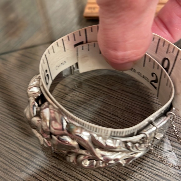 Antique Victorian Silver Plate Flower Repousse Bracelet Hinged Bangle - Picture 15 of 16